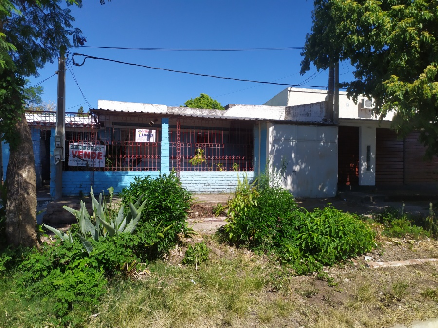 Vivienda con 3 dormitorios, garage y apto en patio Rebajada!!en Ceibal
